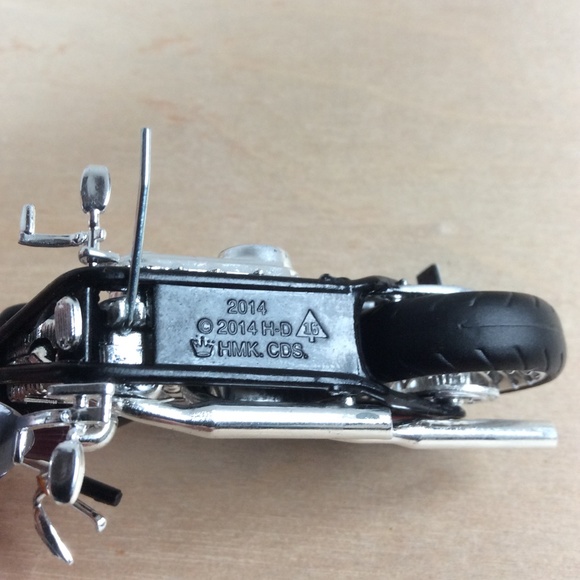 Hallmark 2103 CVO Breakout Harley Davidson Motorcycle Milestones Keepsake Orname - Picture 5 of 12